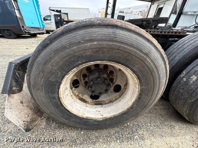 image for item YA2724 2018 Volvo VNL semi truck