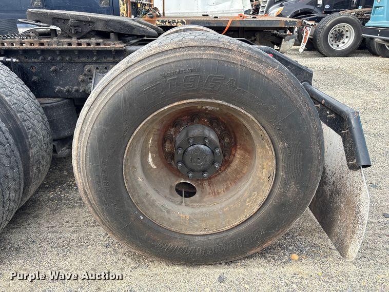 image for item YA2724 2018 Volvo VNL semi truck