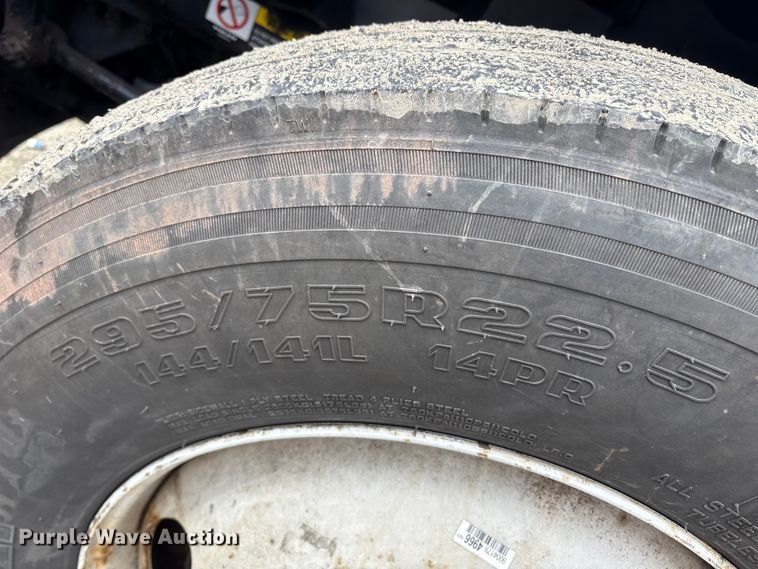 image for item YA2724 2018 Volvo VNL semi truck