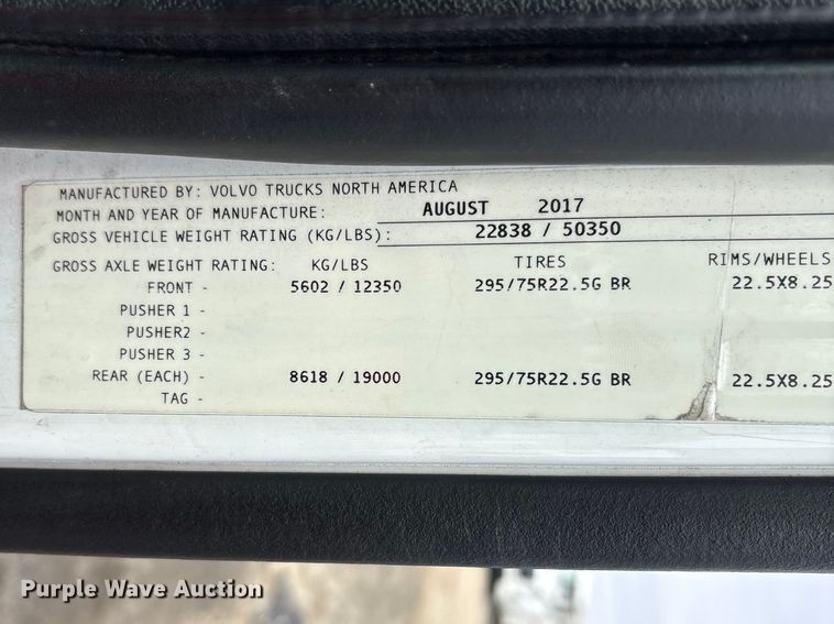 image for item YA2724 2018 Volvo VNL semi truck