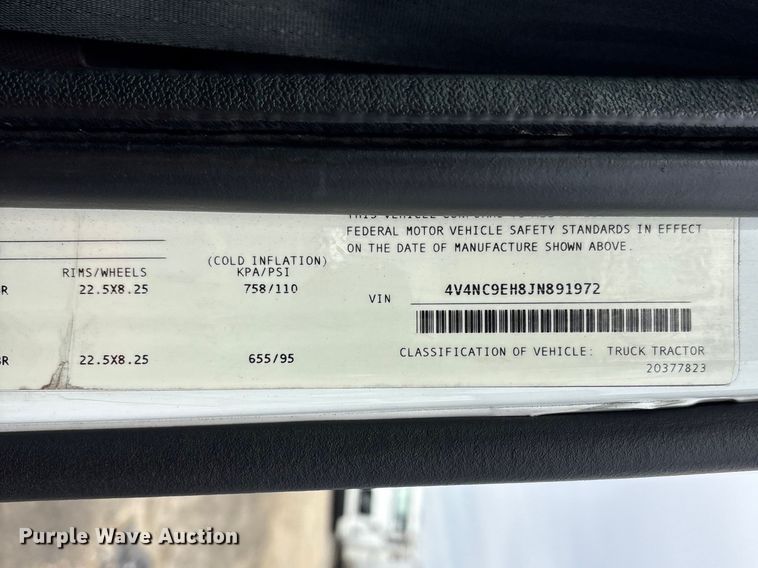 image for item YA2724 2018 Volvo VNL semi truck