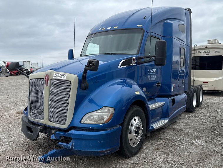 image for item YA2740 2017 Kenworth T680 semi truck