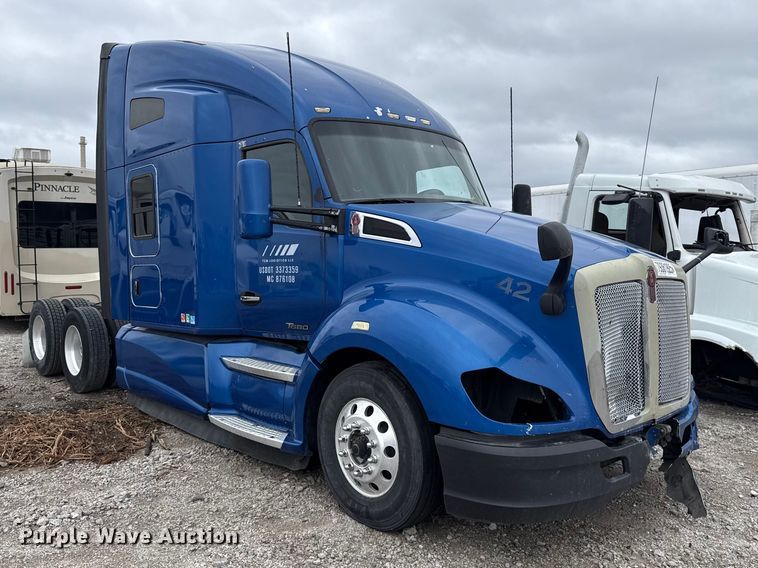 image for item YA2740 2017 Kenworth T680 semi truck