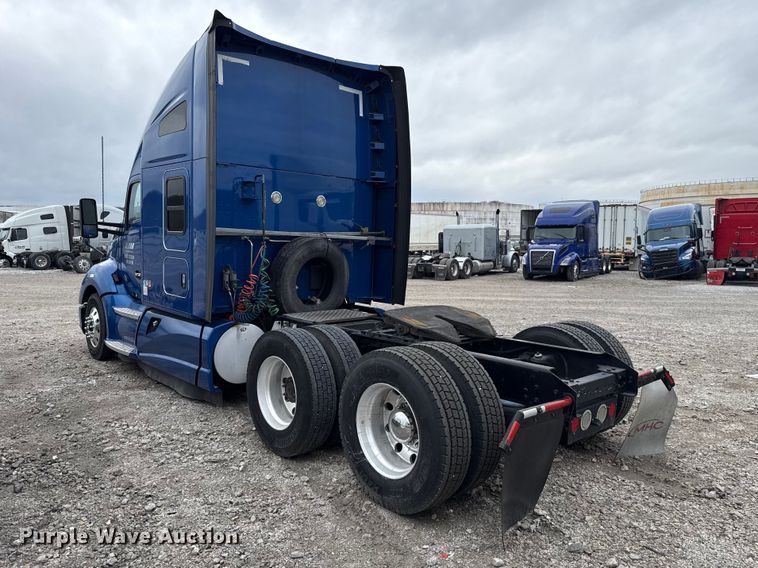 image for item YA2740 2017 Kenworth T680 semi truck