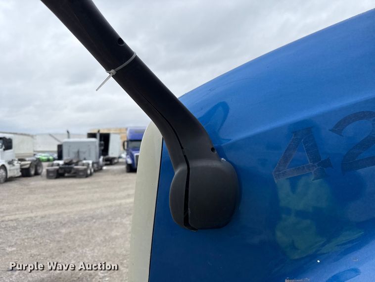 image for item YA2740 2017 Kenworth T680 semi truck