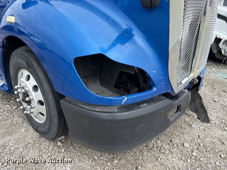 image for item YA2740 2017 Kenworth T680 semi truck