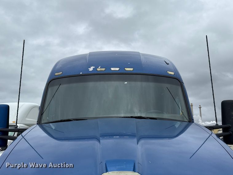 image for item YA2740 2017 Kenworth T680 semi truck