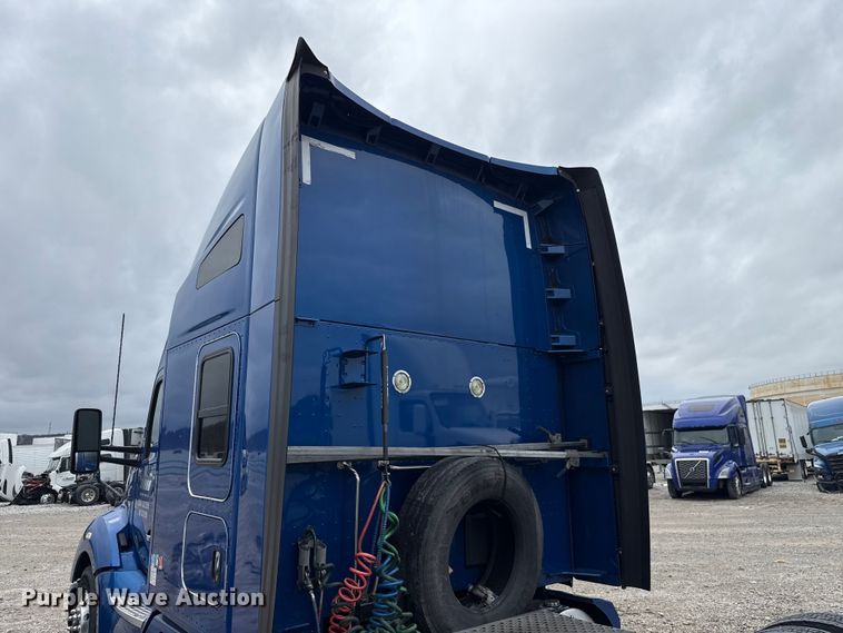 image for item YA2740 2017 Kenworth T680 semi truck