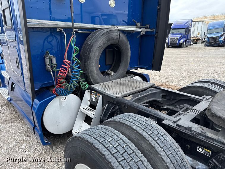 image for item YA2740 2017 Kenworth T680 semi truck
