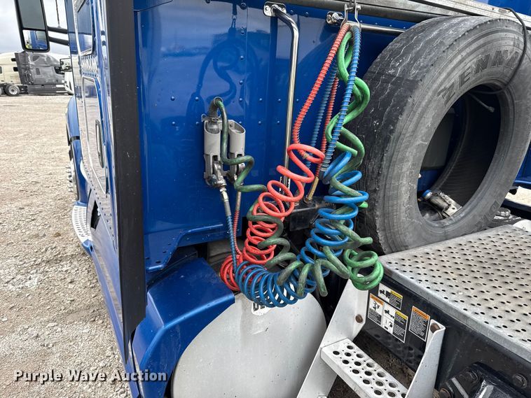 image for item YA2740 2017 Kenworth T680 semi truck