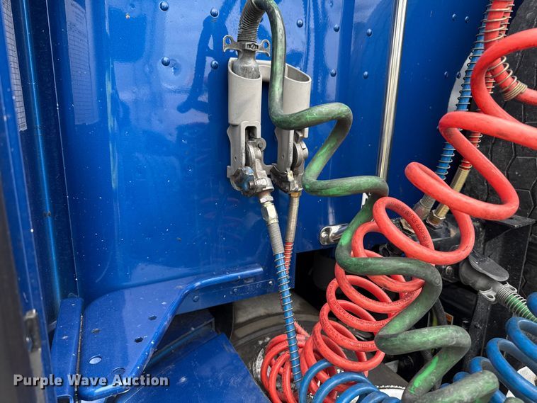 image for item YA2740 2017 Kenworth T680 semi truck