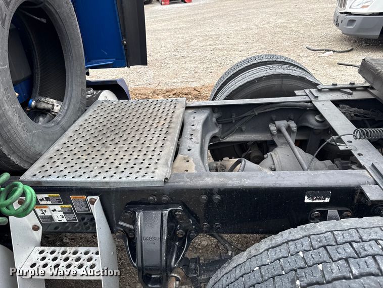 image for item YA2740 2017 Kenworth T680 semi truck