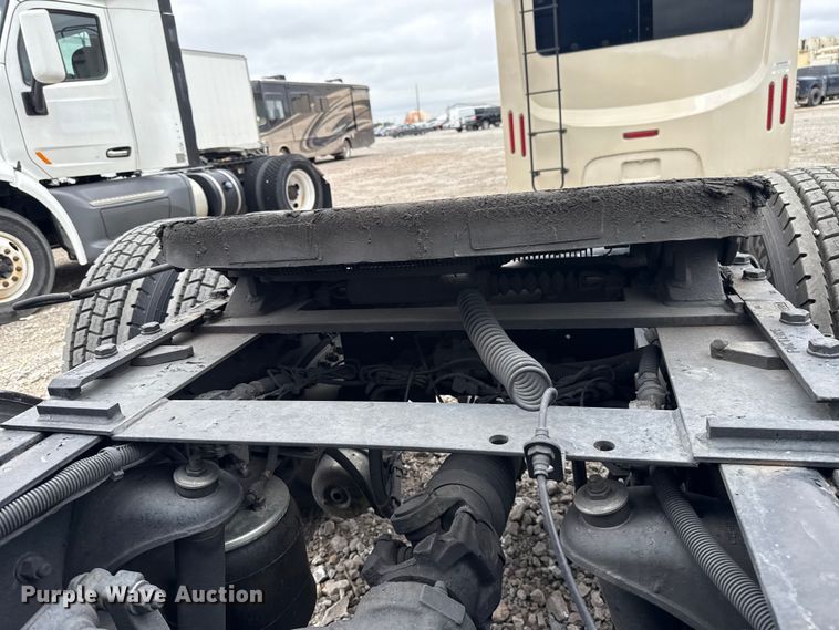 image for item YA2740 2017 Kenworth T680 semi truck