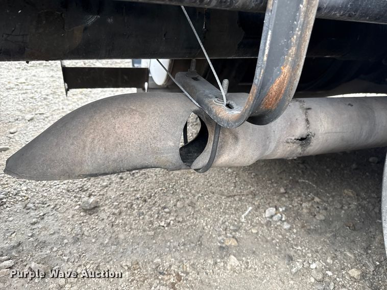 image for item YA2740 2017 Kenworth T680 semi truck
