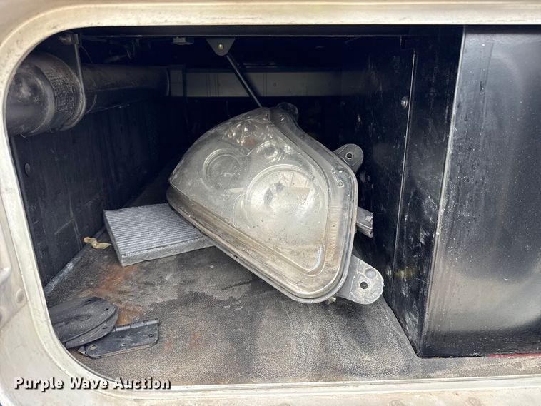 image for item YA2740 2017 Kenworth T680 semi truck