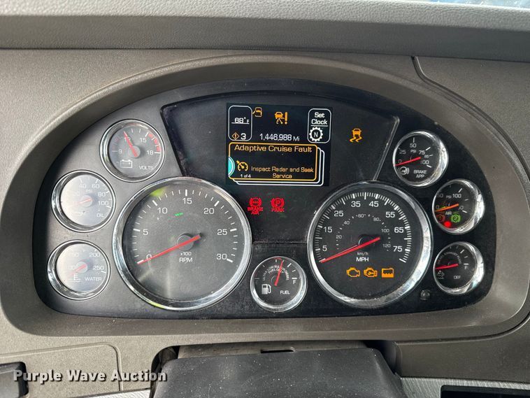 image for item YA2740 2017 Kenworth T680 semi truck