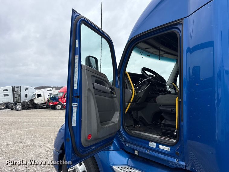 image for item YA2740 2017 Kenworth T680 semi truck