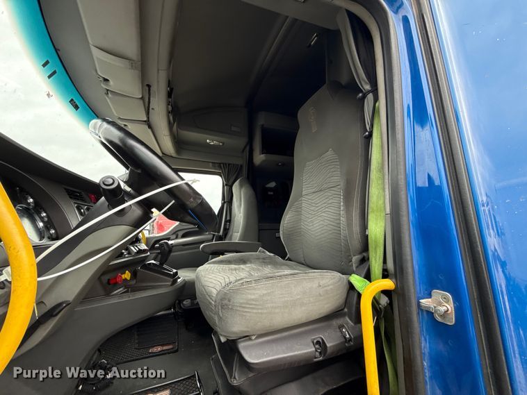 image for item YA2740 2017 Kenworth T680 semi truck