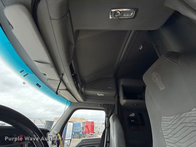 image for item YA2740 2017 Kenworth T680 semi truck