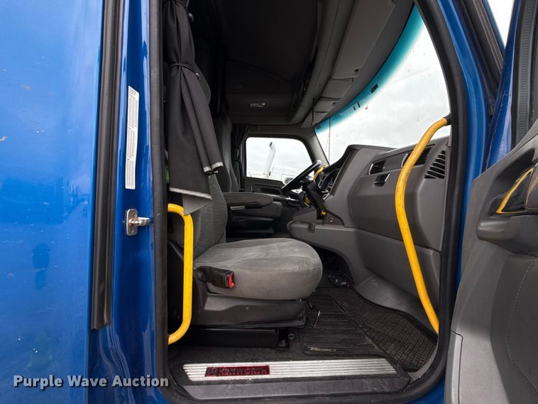 image for item YA2740 2017 Kenworth T680 semi truck