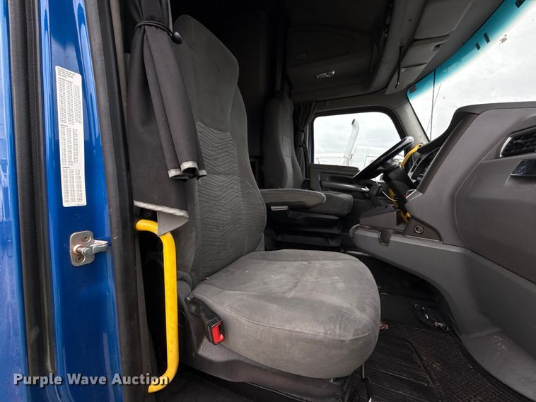 image for item YA2740 2017 Kenworth T680 semi truck