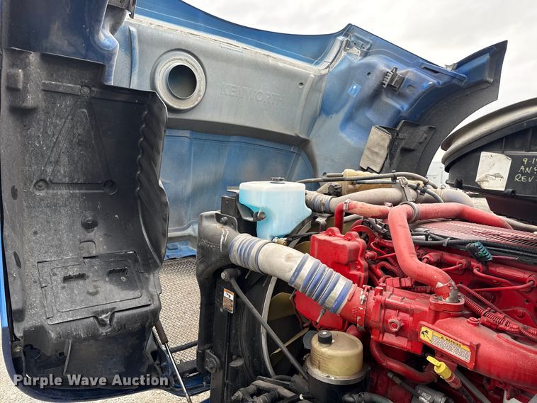 image for item YA2740 2017 Kenworth T680 semi truck