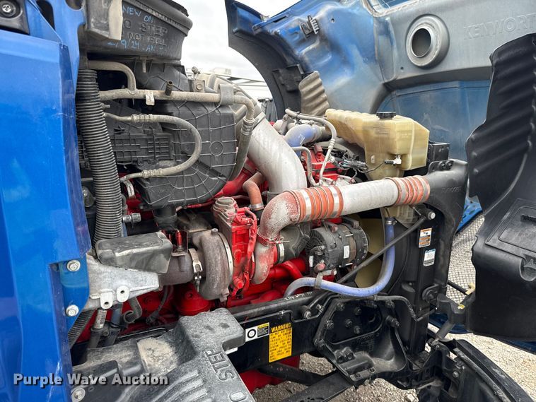 image for item YA2740 2017 Kenworth T680 semi truck