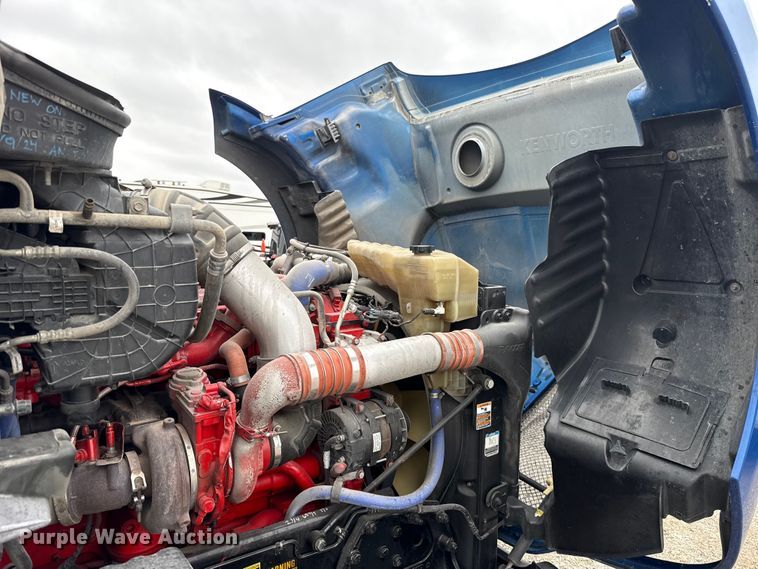 image for item YA2740 2017 Kenworth T680 semi truck