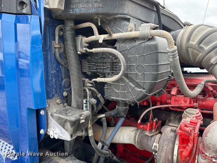 image for item YA2740 2017 Kenworth T680 semi truck