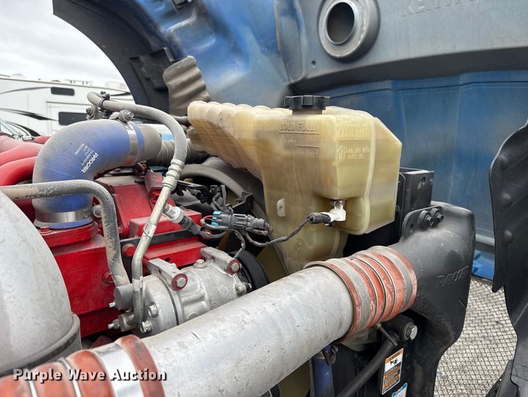 image for item YA2740 2017 Kenworth T680 semi truck