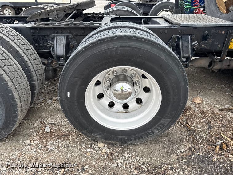 image for item YA2740 2017 Kenworth T680 semi truck