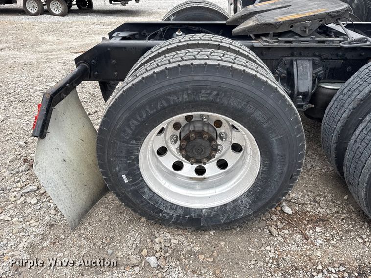 image for item YA2740 2017 Kenworth T680 semi truck