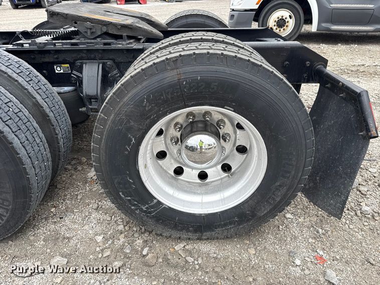 image for item YA2740 2017 Kenworth T680 semi truck