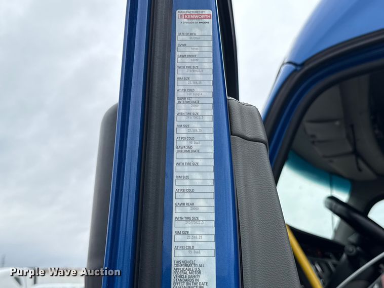 image for item YA2740 2017 Kenworth T680 semi truck