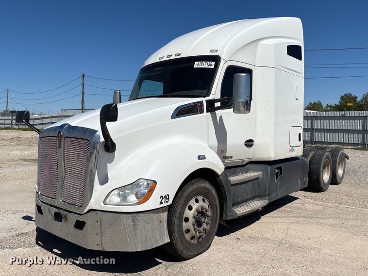 image for item YA2759 2017 Kenworth T680 semi truck