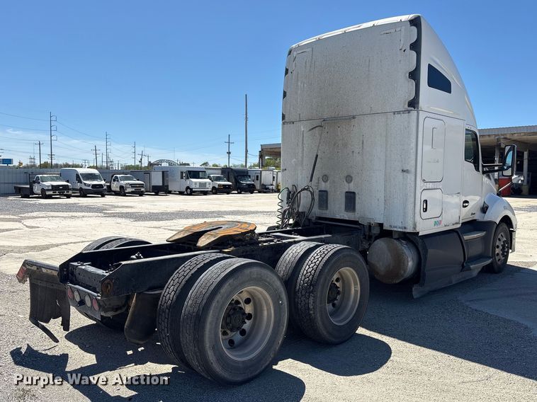 image for item YA2759 2017 Kenworth T680 semi truck