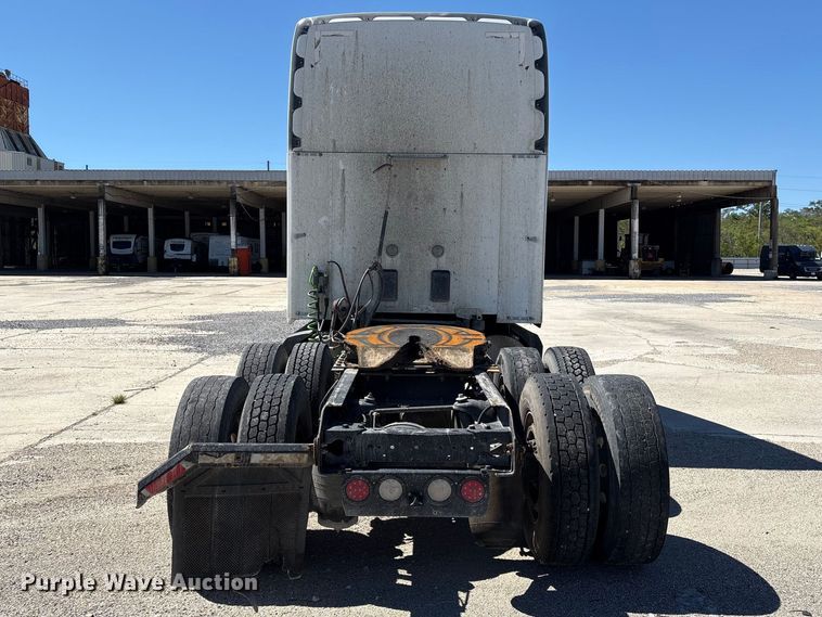 image for item YA2759 2017 Kenworth T680 semi truck