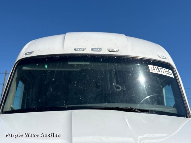 image for item YA2759 2017 Kenworth T680 semi truck