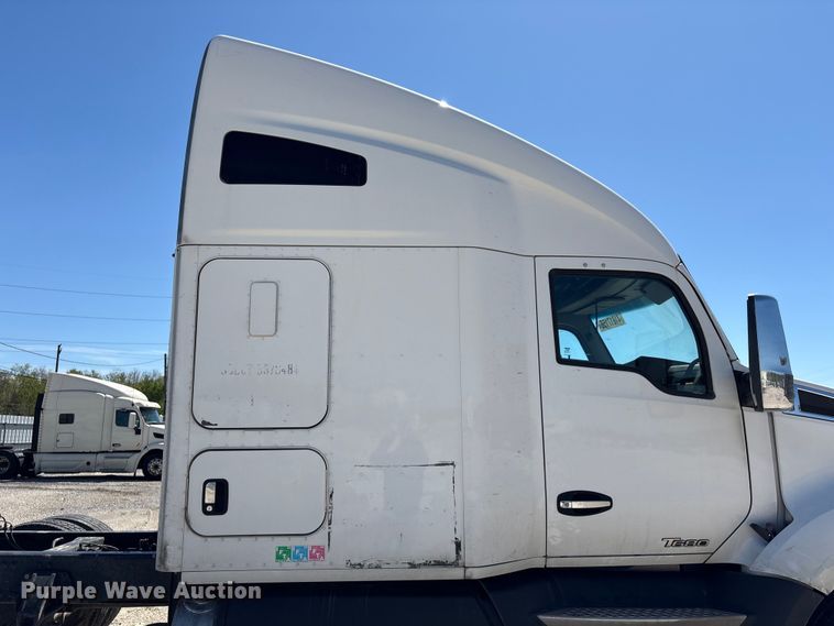 image for item YA2759 2017 Kenworth T680 semi truck