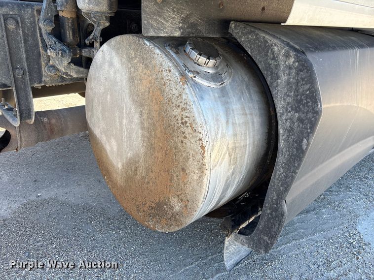 image for item YA2759 2017 Kenworth T680 semi truck