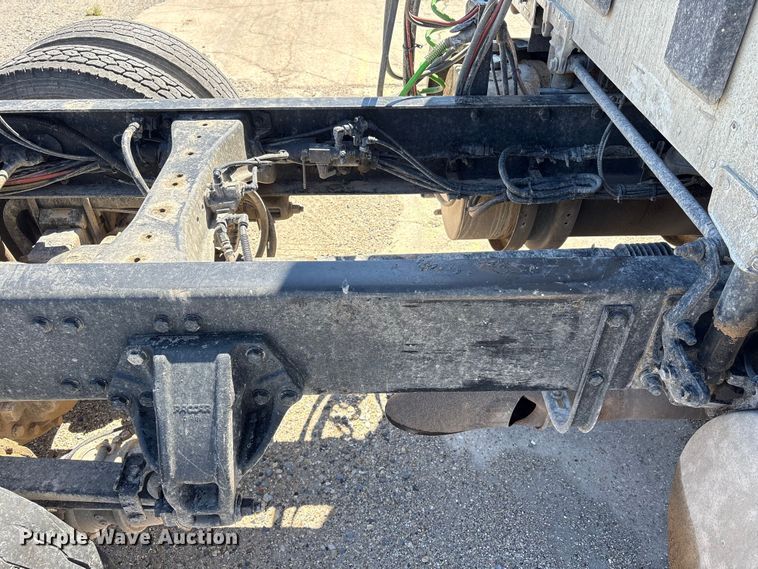 image for item YA2759 2017 Kenworth T680 semi truck