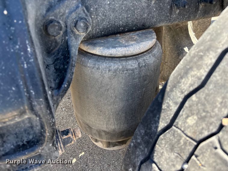 image for item YA2759 2017 Kenworth T680 semi truck