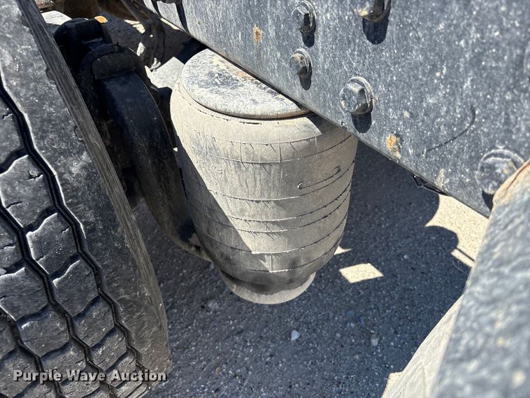 image for item YA2759 2017 Kenworth T680 semi truck