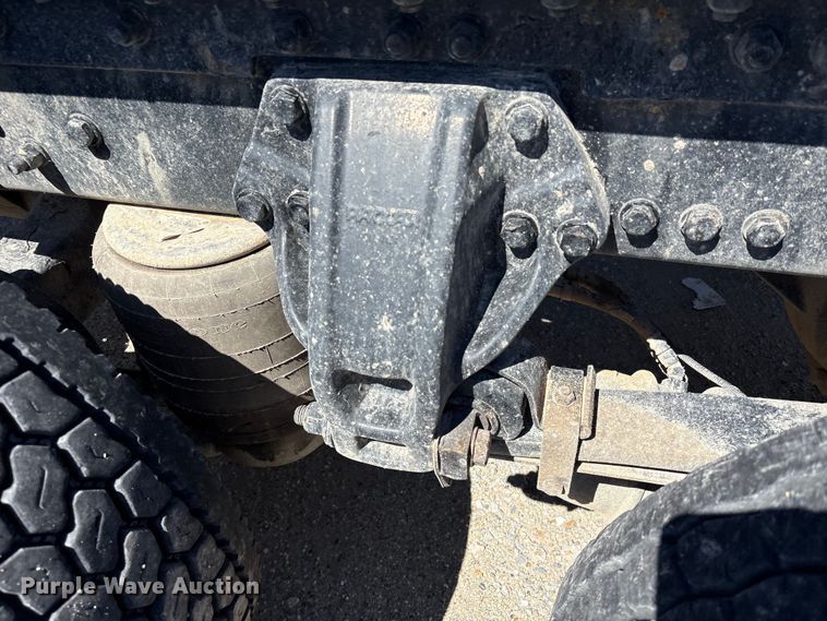 image for item YA2759 2017 Kenworth T680 semi truck