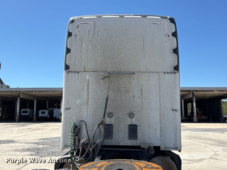 image for item YA2759 2017 Kenworth T680 semi truck