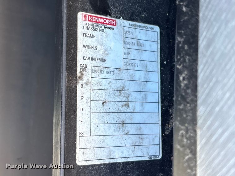 image for item YA2759 2017 Kenworth T680 semi truck