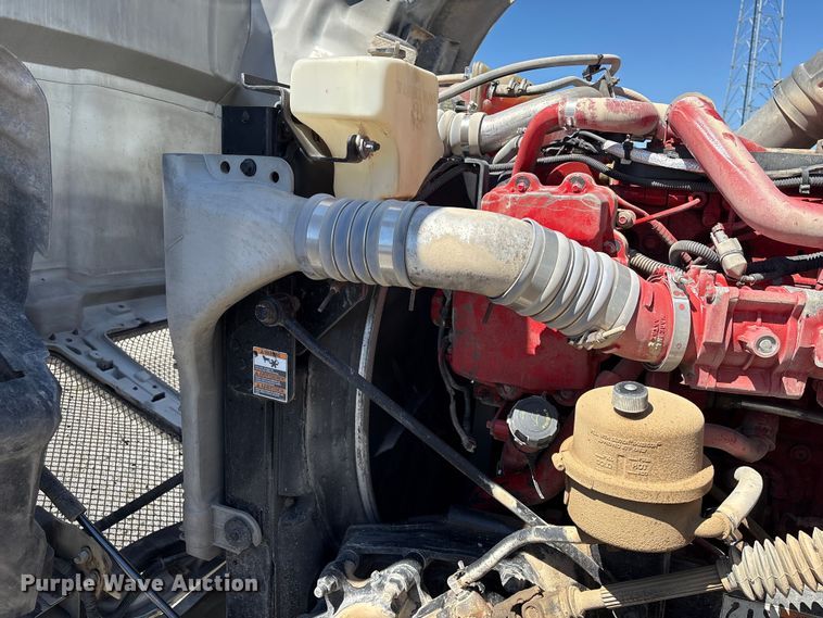 image for item YA2759 2017 Kenworth T680 semi truck