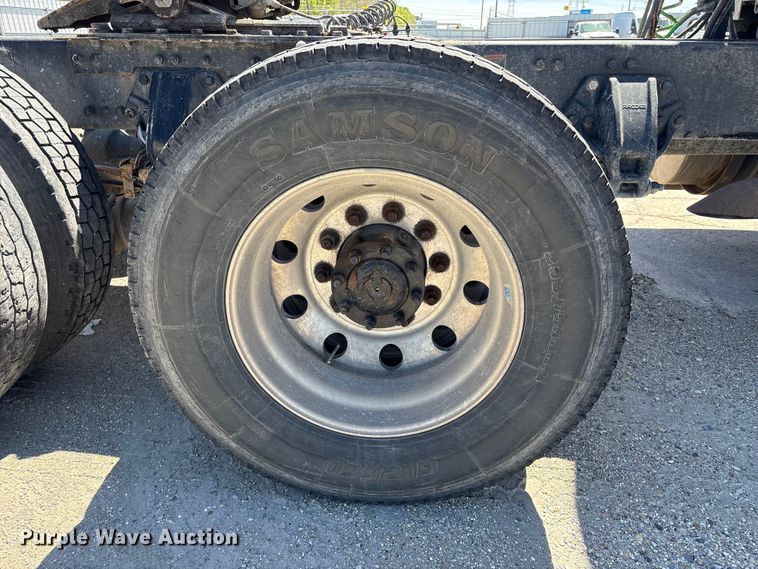 image for item YA2759 2017 Kenworth T680 semi truck