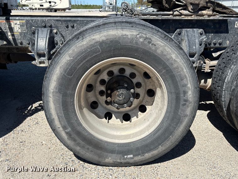 image for item YA2759 2017 Kenworth T680 semi truck