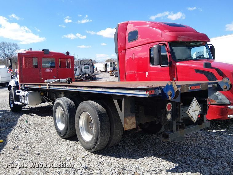 image for item YA2760 2017 Mack GU813 flatbed truck